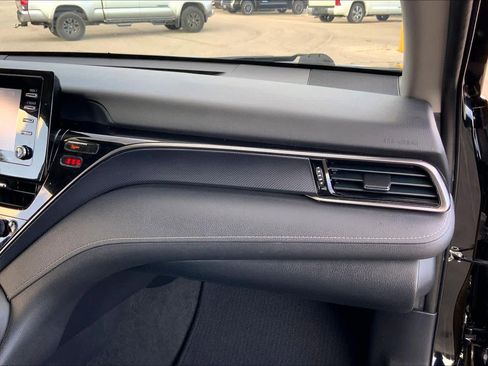 Used 2022 Toyota Camry SE image 17