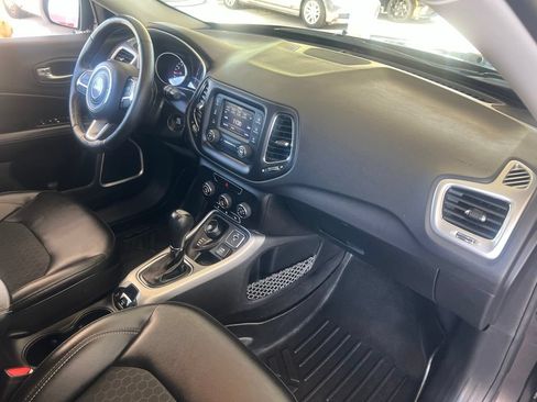 Used 2018 Jeep Compass Latitude w/ Cold Weather Group AWD/4WD image 20
