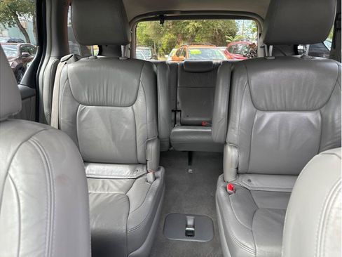 Used 2010 Toyota Sienna XLE Limited w/ XLE Limited Pkg 2 AWD/4WD image 21