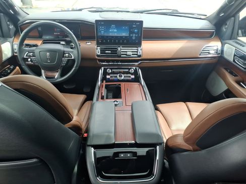Used 2022 Lincoln Navigator Reserve image 12