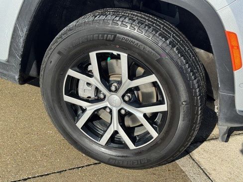 Used 2024 Jeep Grand Cherokee L Limited w/ Luxury Tech Group II image 39