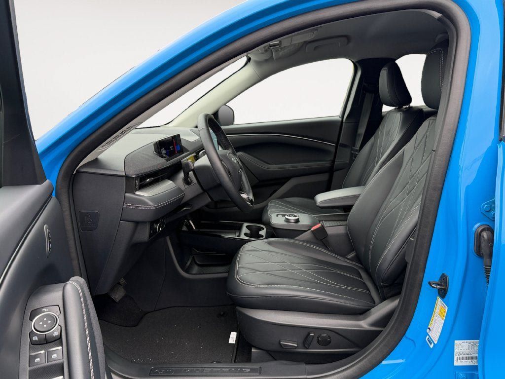 Used 2023 Ford Mustang Mach-E Select RWD image 6