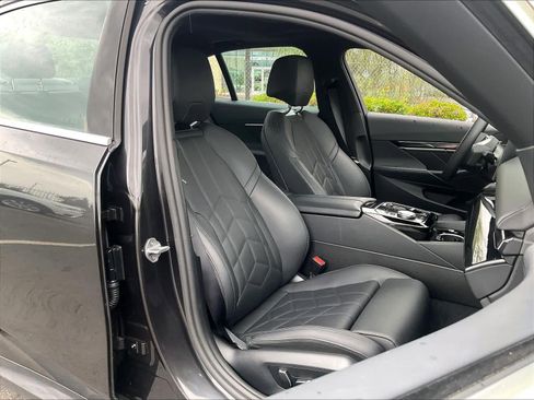 Used 2024 BMW i5 eDrive40i w/ Premium Package RWD image 9