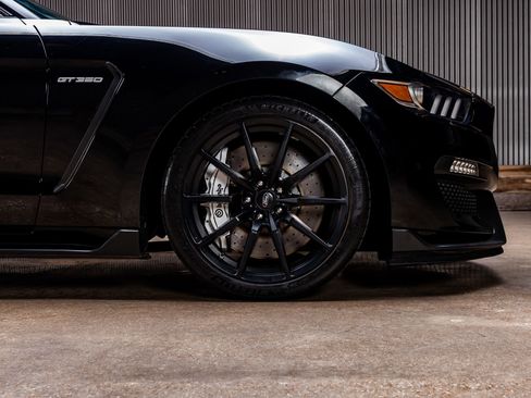 Used 2018 Ford Mustang Shelby GT350 w/ Electronics Package RWD image 11