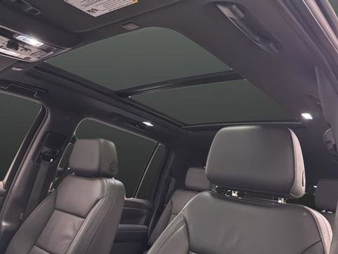 Used 2022 Chevrolet Suburban Z71 w/ Z71 Off-Road Package image 12