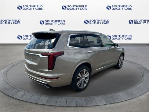 Used 2022 Cadillac XT6 Premium Luxury AWD/4WD image 7