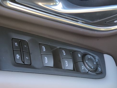 Used 2024 Chevrolet Tahoe Z71 w/ Luxury Package image 12