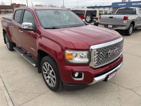 Used 2018 GMC Canyon Denali image 2
