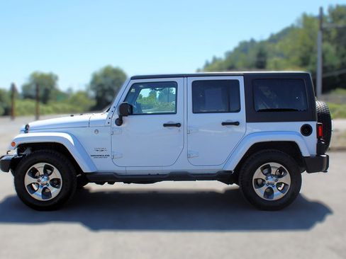 Used 2017 Jeep Wrangler Unlimited Sahara image 4