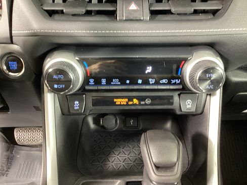 Used 2020 Toyota RAV4 XLE w/ Convenience Package AWD/4WD image 28