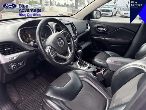 Used 2017 Jeep Cherokee Trailhawk AWD/4WD image 17