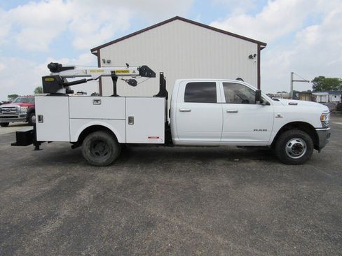Used 2022 RAM 3500 Tradesman w/ Chrome Appearance Group AWD/4WD image 2