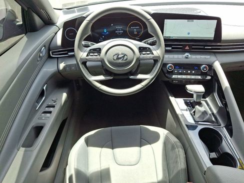 Used 2023 Hyundai Elantra SEL w/ Convenience Package FWD image 11