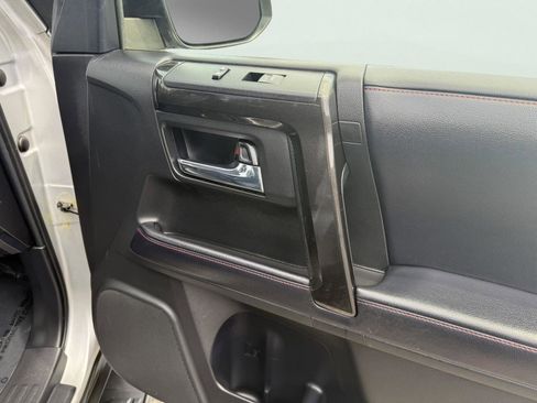 Used 2018 Toyota 4Runner TRD Off-Road Premium w/ TRD Performance Package image 31