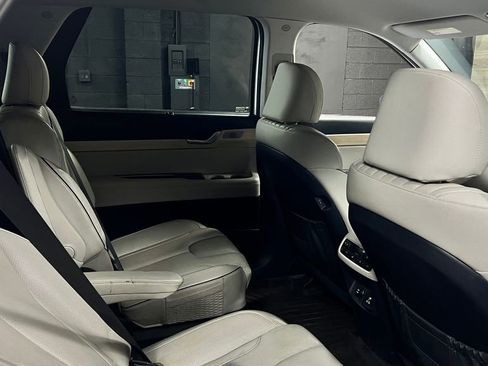 Used 2023 Hyundai Palisade Limited AWD/4WD image 16