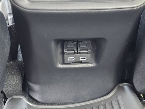 Used 2023 Toyota RAV4 XLE Premium image 17