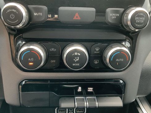 Used 2022 RAM 1500 Big Horn AWD/4WD image 44