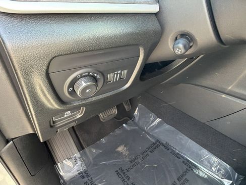 Used 2024 Jeep Grand Cherokee Limited w/ Luxury Tech Group II image 25