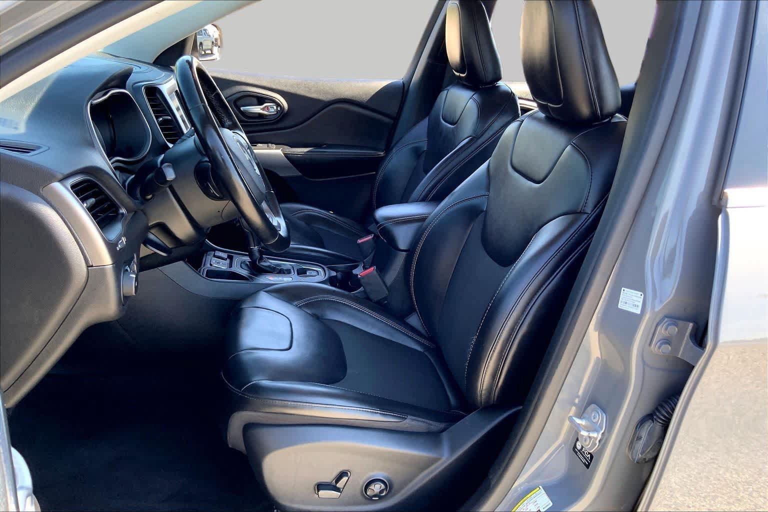 Used 2021 Jeep Cherokee Latitude Plus FWD image 8