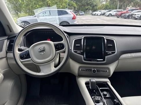 Used 2025 Volvo XC90 T8 Plus w/ Protection Package Premier AWD/4WD image 3
