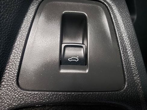 Used 2024 Volkswagen Tiguan SE AWD/4WD image 30