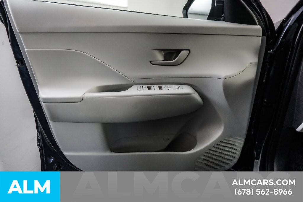 Used 2025 Hyundai Kona SEL AWD/4WD image 45