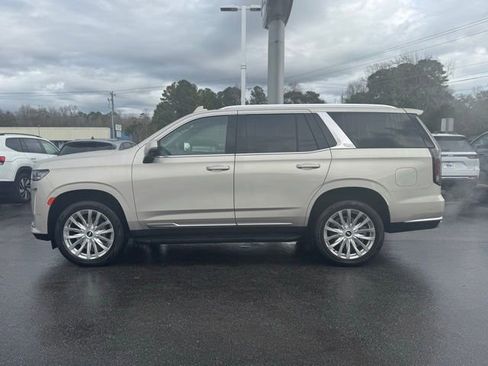 Used 2023 Cadillac Escalade Premium Luxury image 2