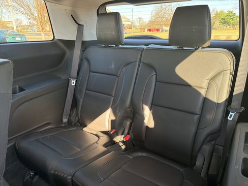 Used 2017 GMC Acadia SLT image 14