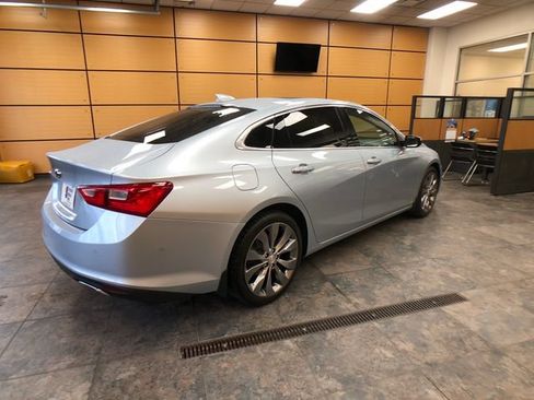 Used 2017 Chevrolet Malibu Premier w/ Premier Sun and Wheel Package FWD image 7