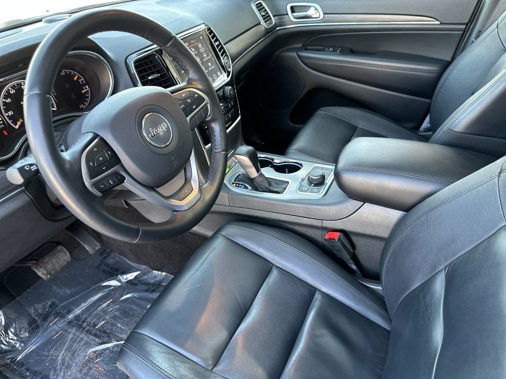 Used 2022 Jeep Grand Cherokee Limited w/ Tech Group AWD/4WD image 9