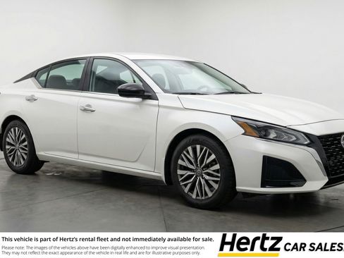Used 2025 Nissan Altima 2.5 SV image 1