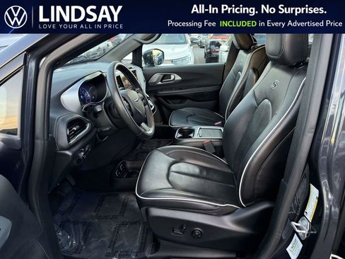 Used 2019 Chrysler Pacifica Limited w/ Advanced Safetytec Group FWD image 11