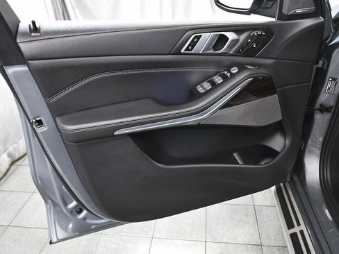 Used 2024 BMW X7 xDrive40i image 9