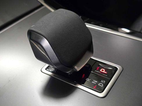 Certified 2024 Land Rover Range Rover Evoque Dynamic SE image 34