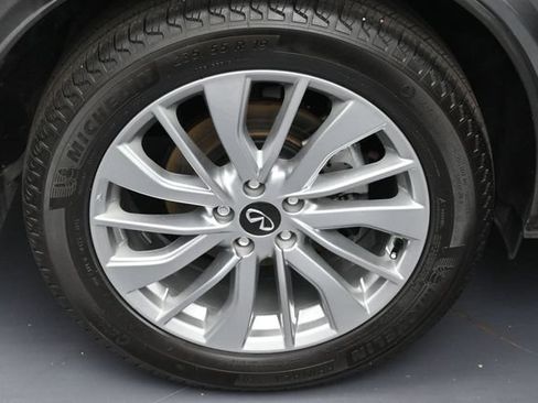 Used 2023 INFINITI QX50 Luxe w/ Accent Package FWD image 5