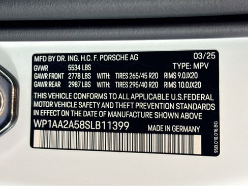 Used 2025 Porsche Macan image 26