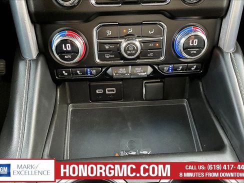 Used 2023 GMC Yukon SLT image 16