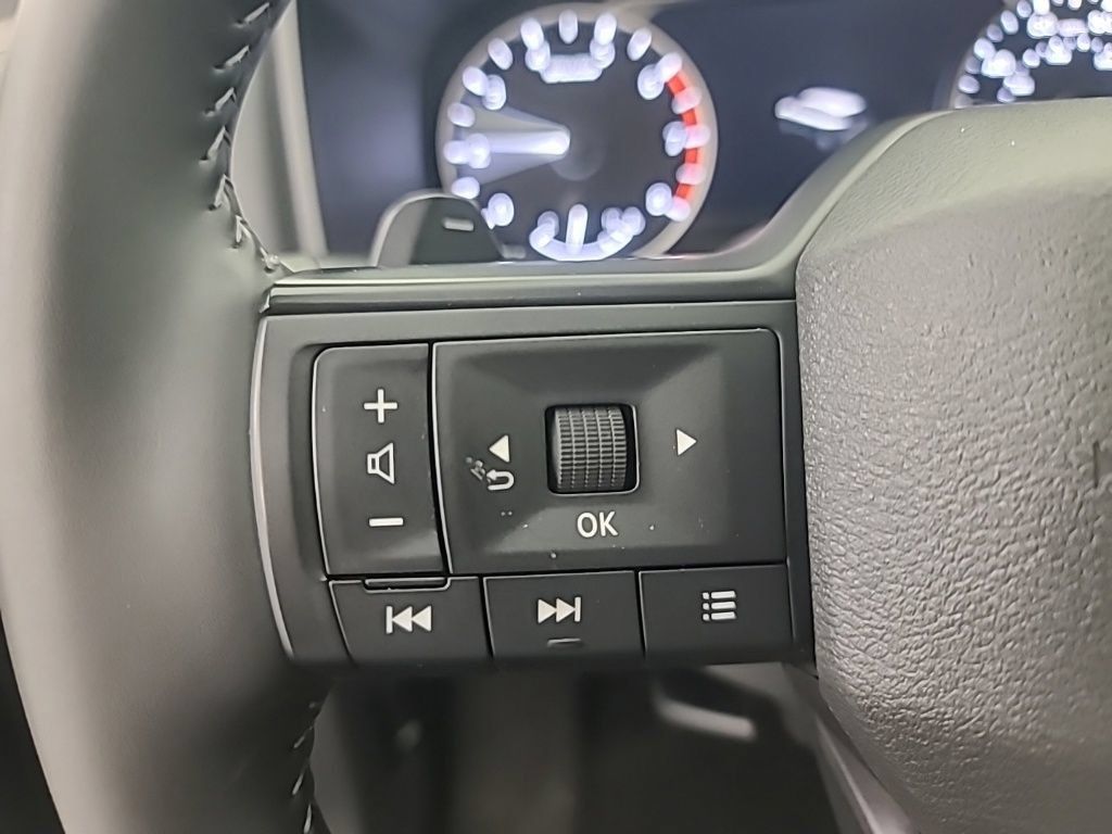 Used 2026 Nissan Rogue SV AWD/4WD image 27