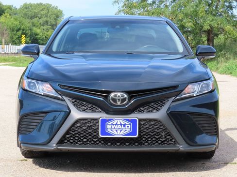 Used 2018 Toyota Camry SE w/ Moonroof Package FWD image 13