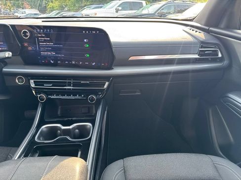 Used 2024 Chevrolet Traverse LT w/ LPO, Floor Liner Package FWD image 24