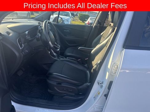 Used 2020 Chevrolet Trax LT w/ Redline Edition FWD image 9