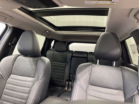 New 2025 Mitsubishi Outlander SE image 9