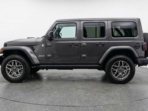 Used 2025 Jeep Wrangler Sahara image 5