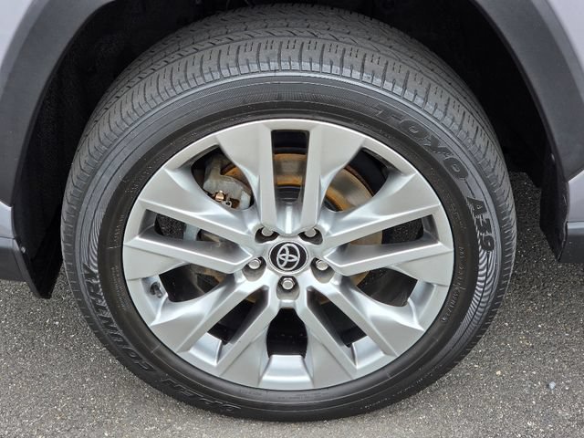 Used 2022 Toyota RAV4 XLE Premium AWD/4WD image 18