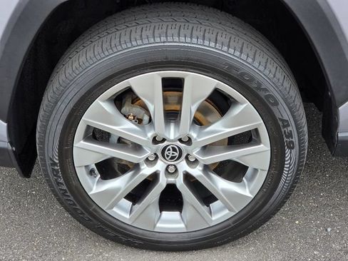 Used 2022 Toyota RAV4 XLE Premium AWD/4WD image 18