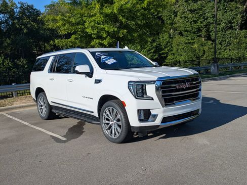 Used 2022 GMC Yukon XL SLT w/ SLT Luxury Package AWD/4WD image 2