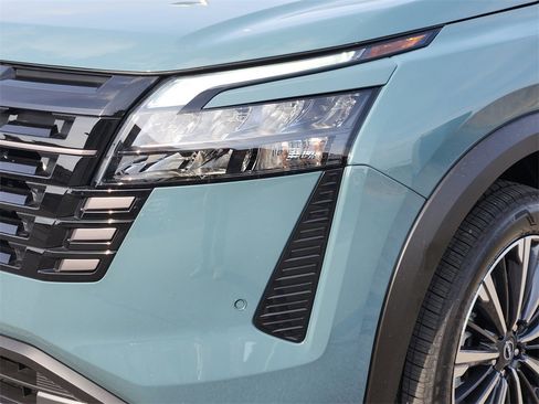 New 2026 Nissan Pathfinder Platinum image 5