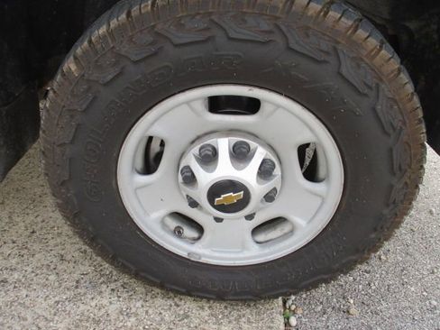 Used 2024 Chevrolet Silverado 2500 LT w/ Convenience Package image 26