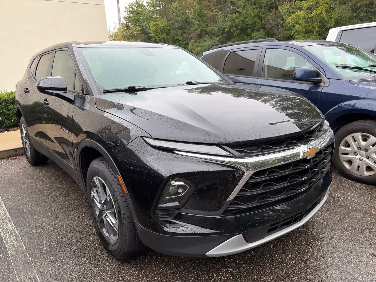 Used 2025 Chevrolet Blazer LT FWD image 2