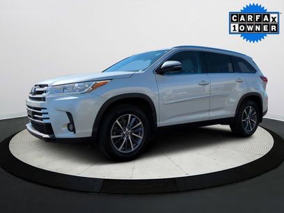 Used 2019 Toyota Highlander SE